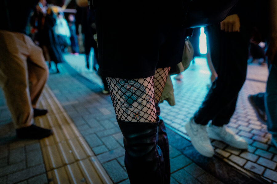 Calze a rete, street photography a Tokyo