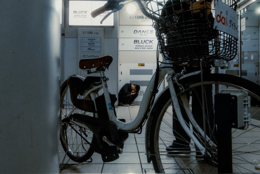 Biciclette in attesa, street photography a Tokyo