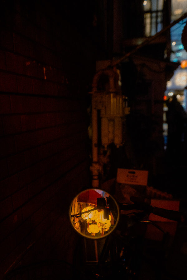 Specchio convesso, street photography a Yokohama