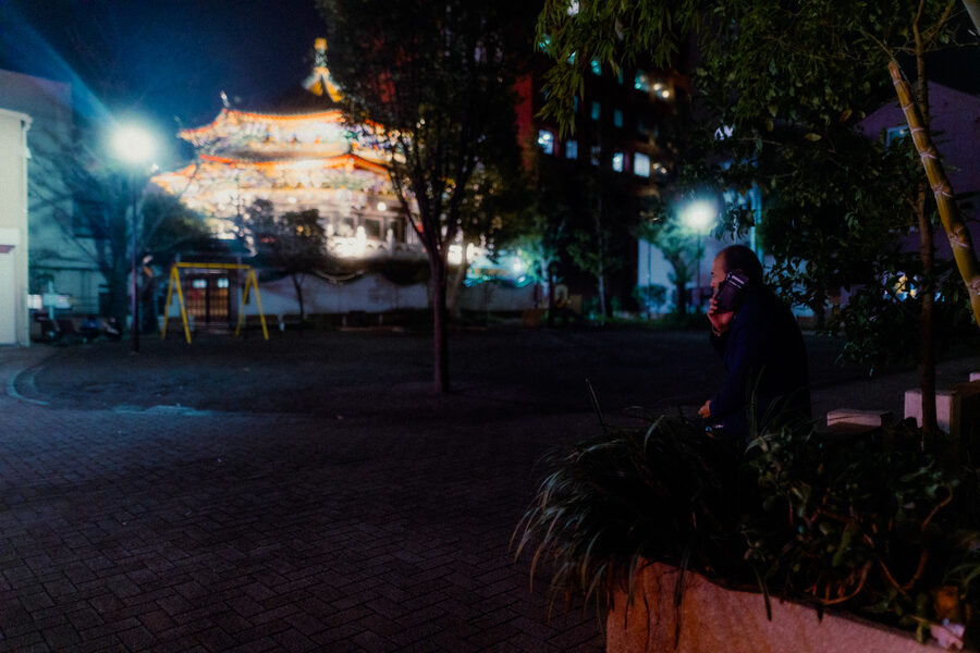 Il tempio nella notte, street photography a Yokohama