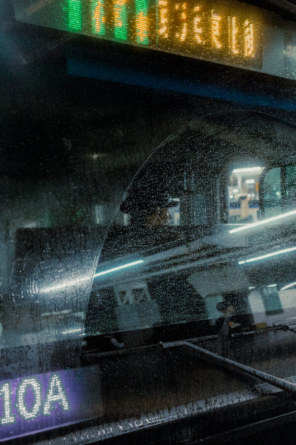 Finestrino 10A, street photography a Yokohama