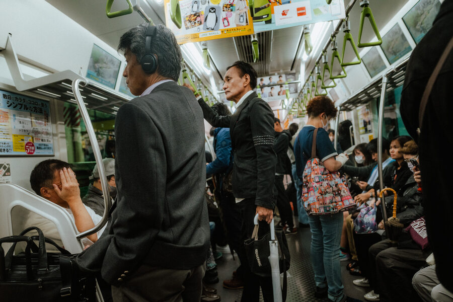 Ritorno in treno, street photography a Tokyo