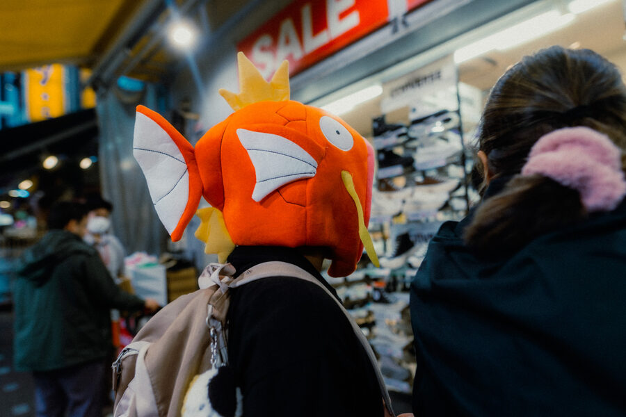Maschera di volpe, street photography a Tokyo