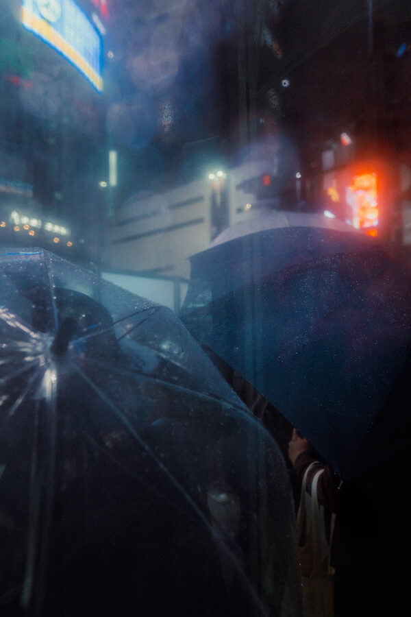 Controluce di pioggia, street photography a Tokyo