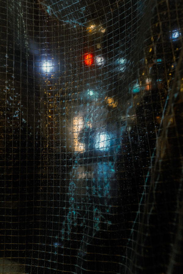 Pioggia sul vetro, street photography a Tokyo