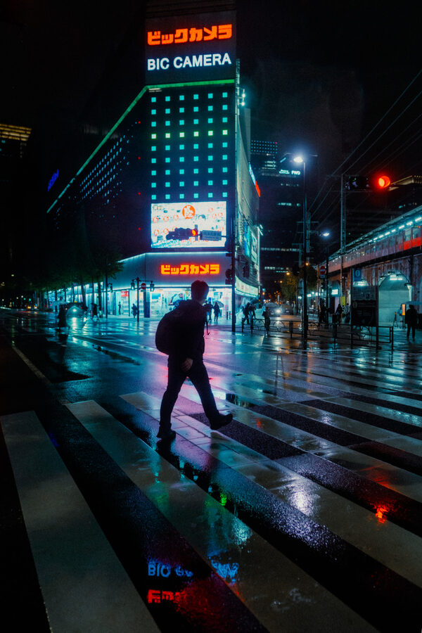 Cammino nella pioggia, street photography a Tokyo