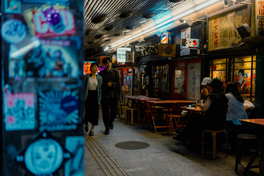 Banco del vicolo, street photography a Tokyo