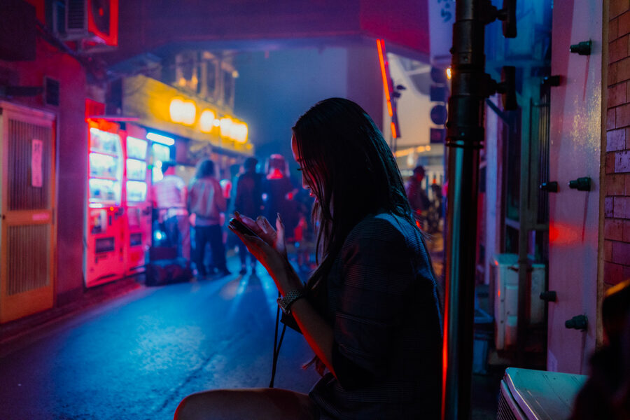 Chiamata nella notte, street photography a Tokyo