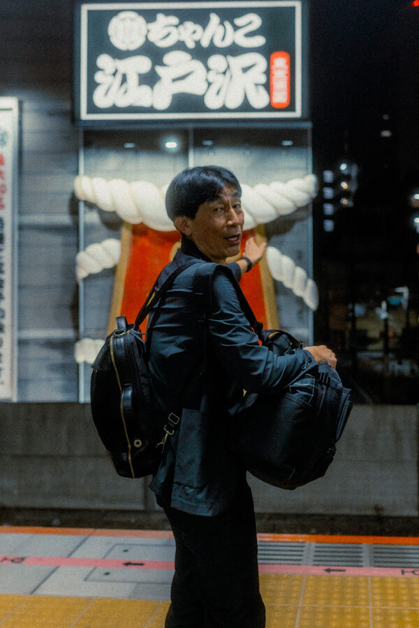 Ritratto alla stazione, street photography a Tokyo