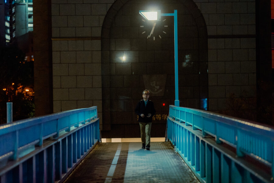 Passaggio blu, street photography a Tokyo