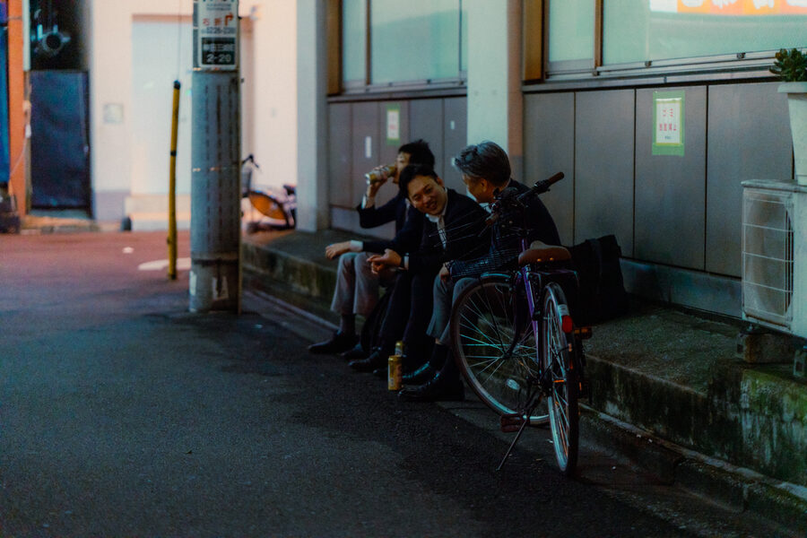 Pausa con le biciclette, street photography a Tokyo