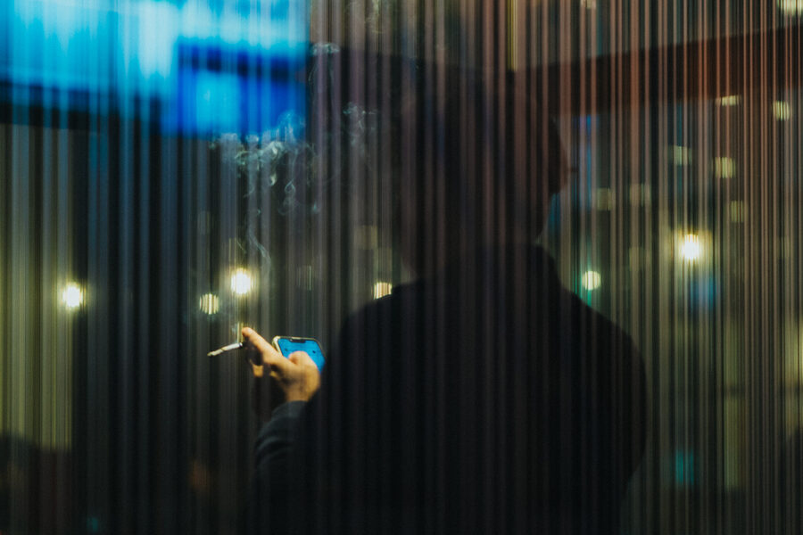 Messaggio nella pioggia, street photography a Tokyo