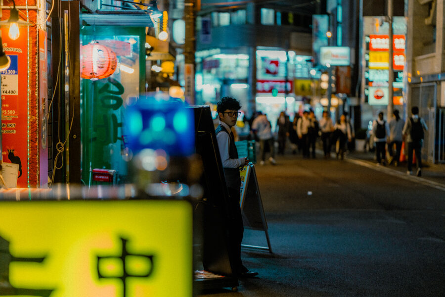 Guardiana del traffico, street photography a Tokyo