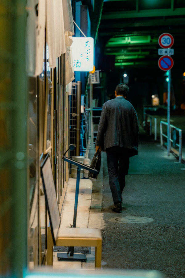 Ritorno a casa, street photography a Tokyo