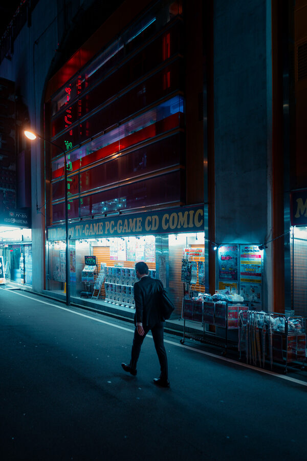 Cinema di quartiere, street photography a Tokyo