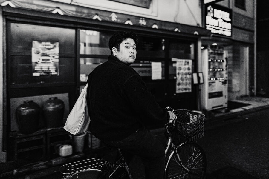 Il ciclista, street photography a Tokyo