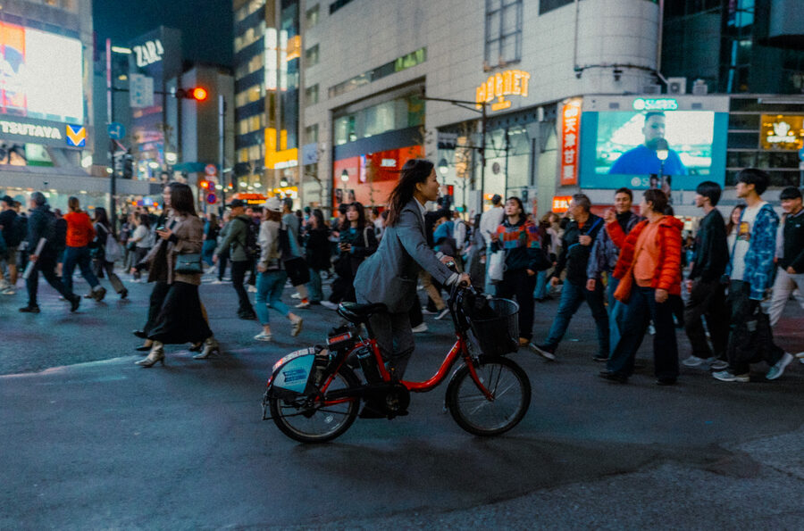Marea di persone, street photography a Tokyo