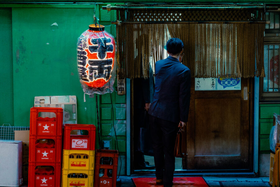 Porta della izakaya, street photography a Tokyo