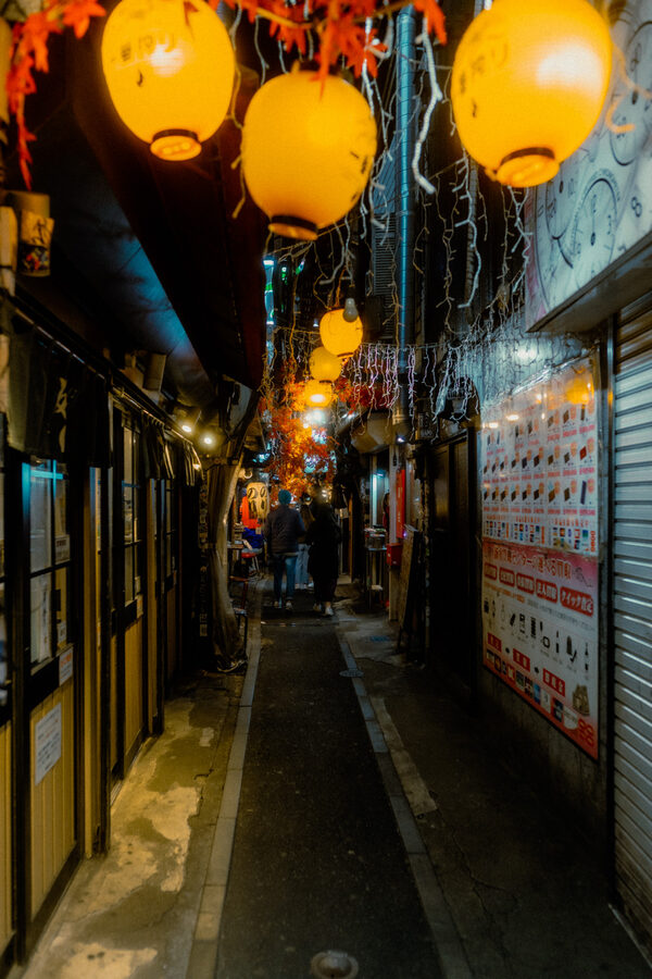 Lantern alley, street photography a Tokyo