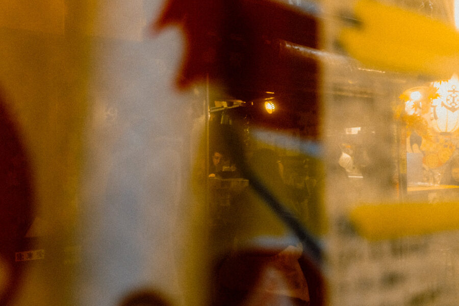 Riflesso dorato, street photography a Tokyo