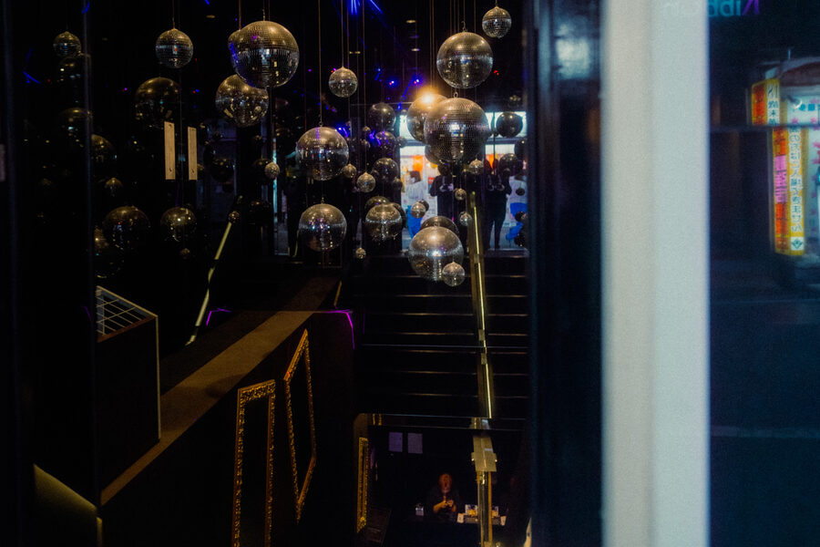 Sfere di vetro, street photography a Tokyo