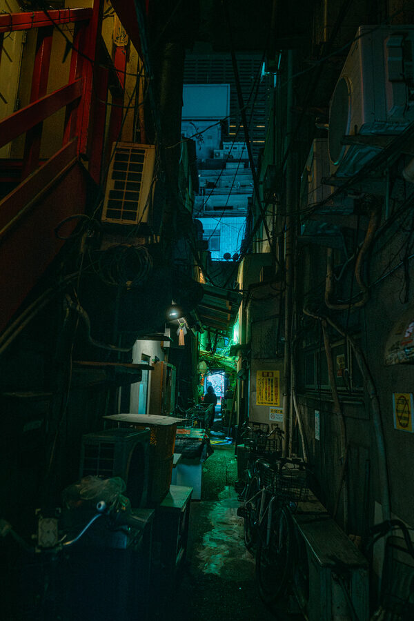 Vicolo verde, street photography a Tokyo