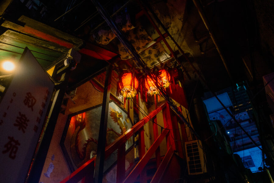 Lanterne in alto, street photography a Tokyo