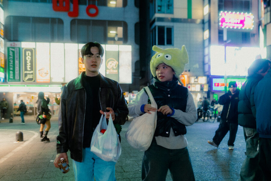 Due amiche, street photography a Tokyo