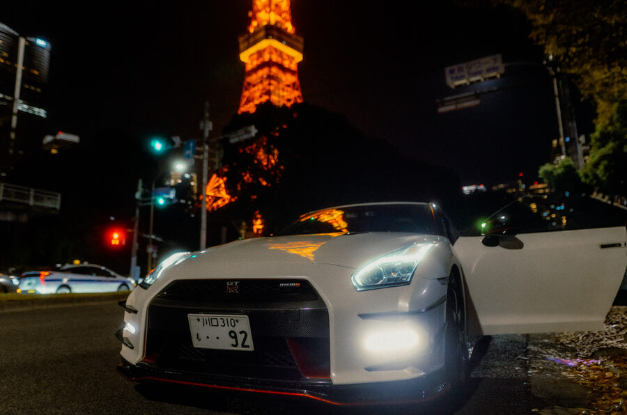 Taxi bianco, street photography a Tokyo