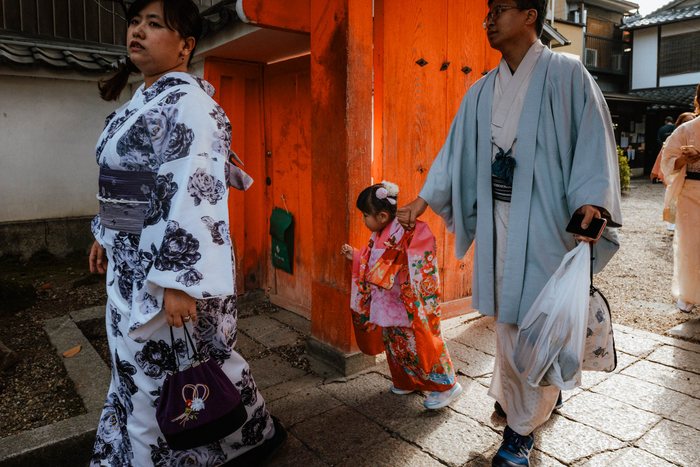 Kyoto donna kimono gion, fotografia di viaggio e street photography in Giappone