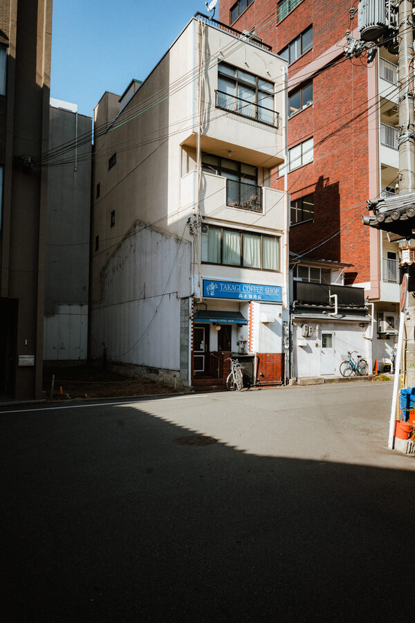 Edifici attraversati dalla luce del mattino, Kyoto