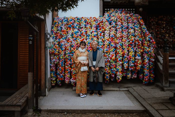 Kyoto ombrelli vicolo gion, fotografia di viaggio e street photography in Giappone
