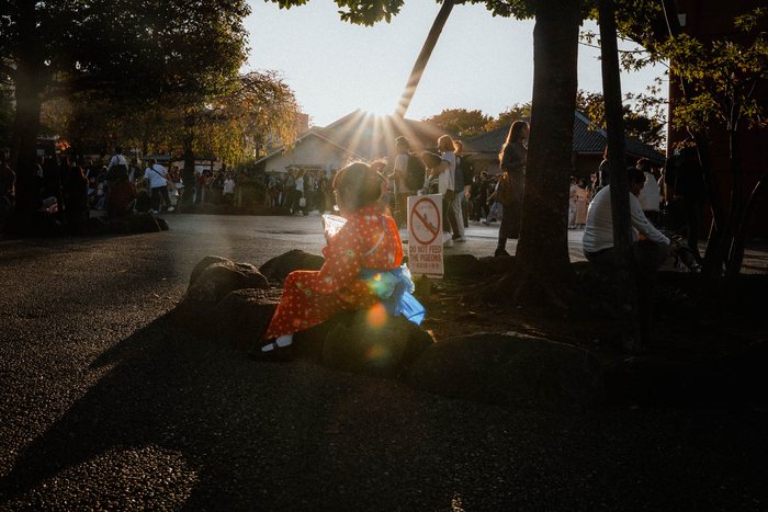 Osaka braciere tempio fumo, fotografia di viaggio e street photography in Giappone