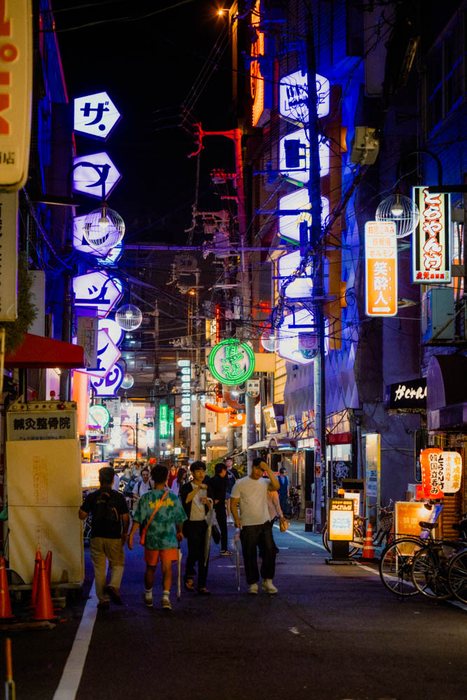 Osaka donna tatuata mercato, fotografia di viaggio e street photography in Giappone