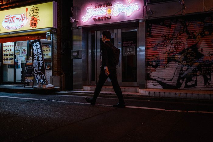 Osaka donna treno metropolitana, fotografia di viaggio e street photography in Giappone