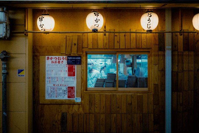Osaka due ragazze strada, fotografia di viaggio e street photography in Giappone