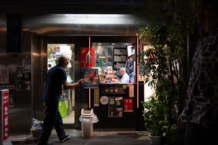 Osaka folla centro commerciale, fotografia di viaggio e street photography in Giappone