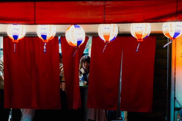 Osaka incenso tempio fumo, fotografia di viaggio e street photography in Giappone