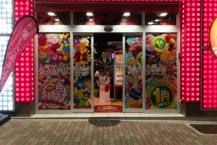 Osaka insegna amerikamura colorata, fotografia di viaggio e street photography in Giappone