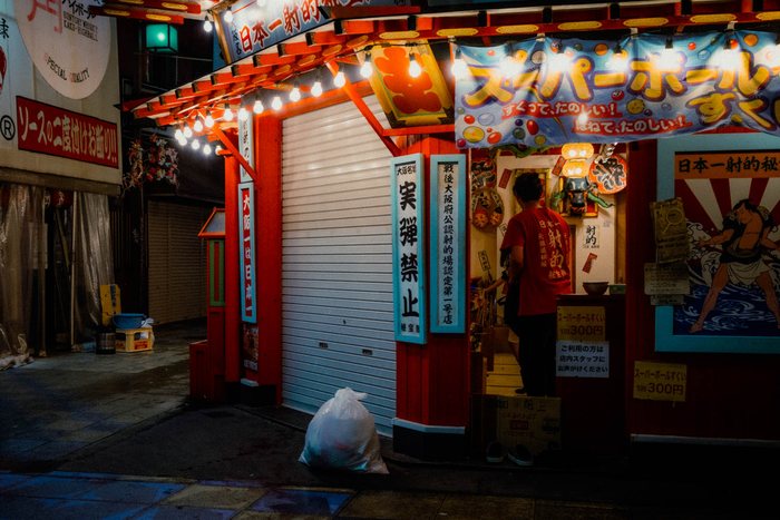 Osaka negozio libri strada, fotografia di viaggio e street photography in Giappone
