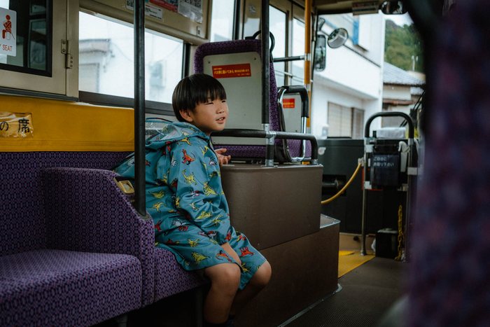 Osaka ragazze camminano strada, fotografia di viaggio e street photography in Giappone