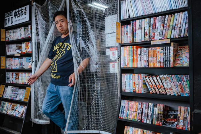 Osaka ragazze vetrina neon, fotografia di viaggio e street photography in Giappone