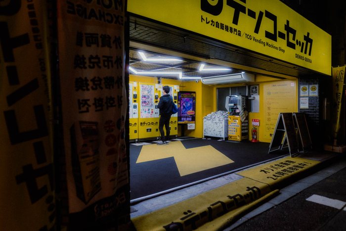 Osaka ristorante lanterne colorate, fotografia di viaggio e street photography in Giappone