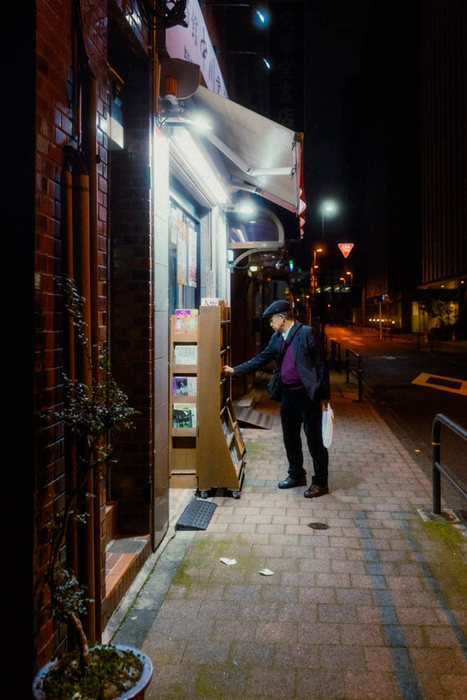 Osaka sala giochi vetrina rosa, fotografia di viaggio e street photography in Giappone