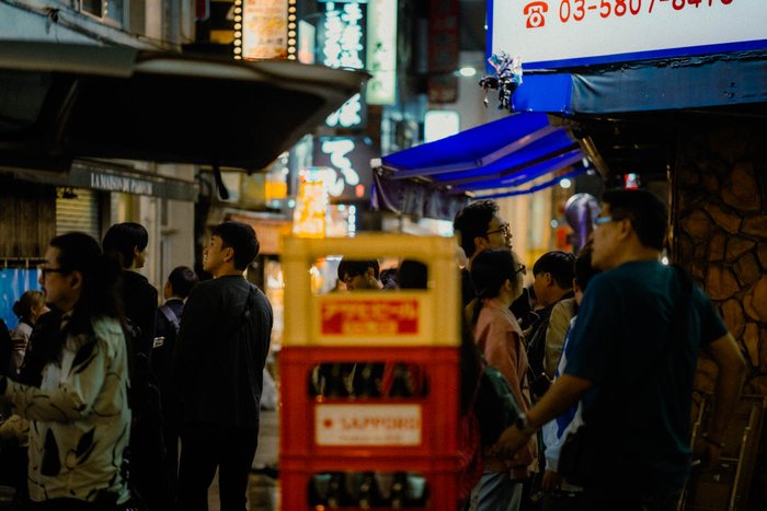 Osaka taxi riflessi neon, fotografia di viaggio e street photography in Giappone