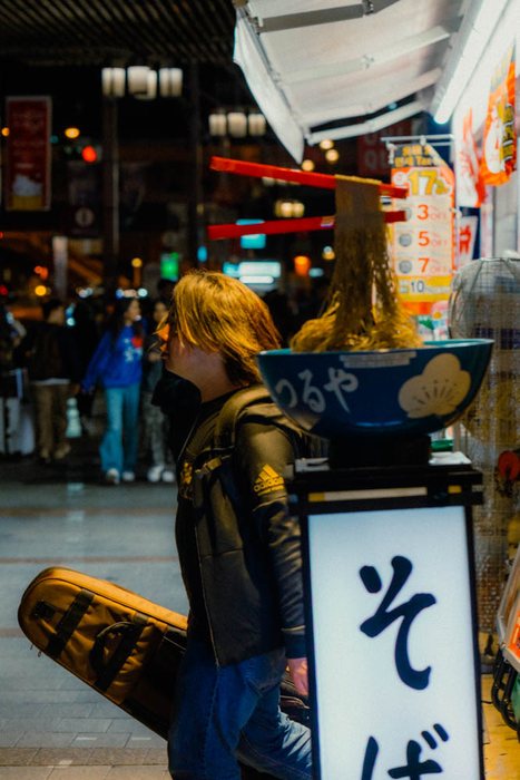 Osaka tenda plastica ristorante notte, fotografia di viaggio e street photography in Giappone