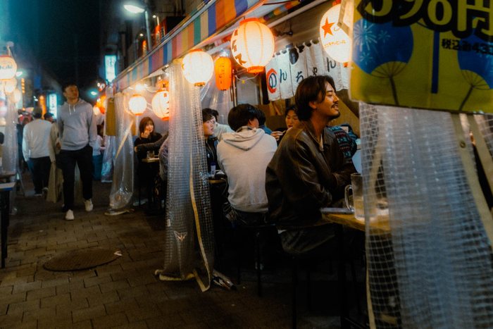 Osaka tende trasparenti ristorante, fotografia di viaggio e street photography in Giappone