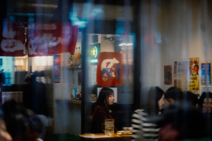 Osaka uomo vicolo buio, fotografia di viaggio e street photography in Giappone
