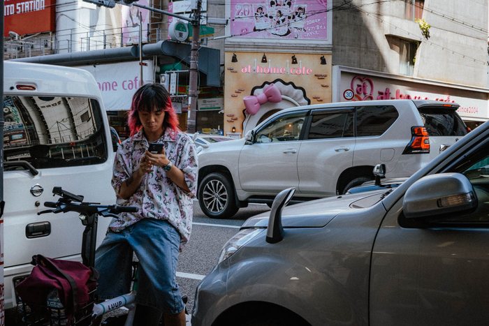 Osaka vicolo lanterna solitaria, fotografia di viaggio e street photography in Giappone