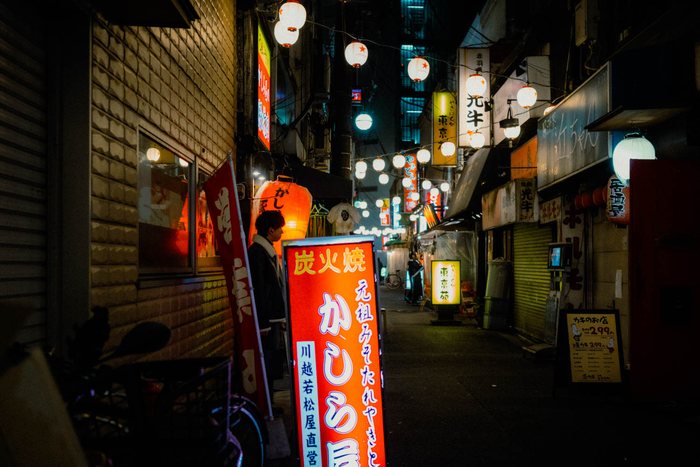 Tokyo autobus terminal notte, fotografia di viaggio e street photography in Giappone
